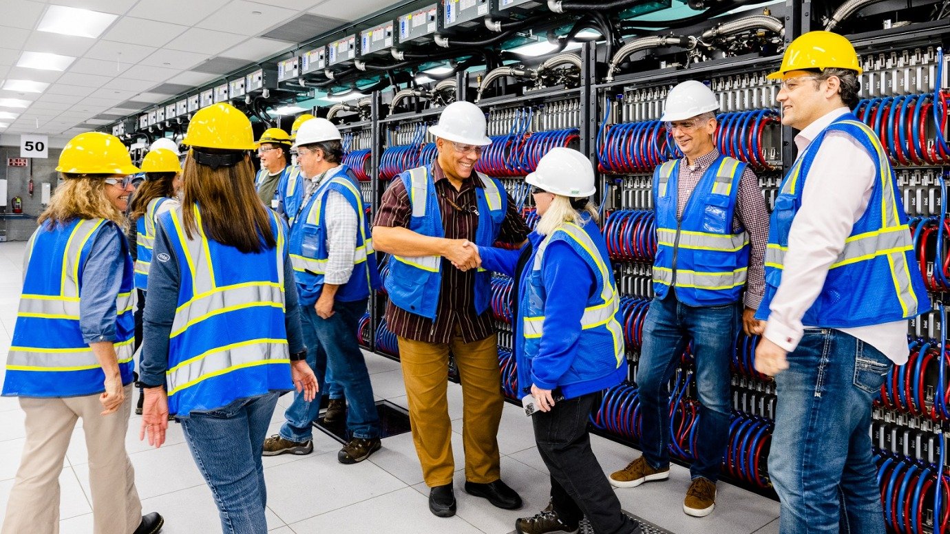 Argonne installs closing elements of Aurora supercomputer